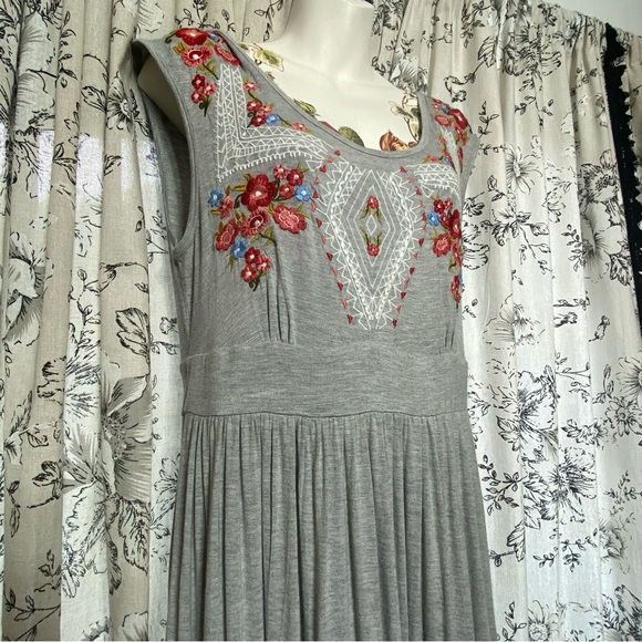 Caite Gray embroidered Maxie dress Size Medium - Picture 2 of 5